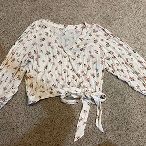 Women's American Eagle Floral Tie Blouse